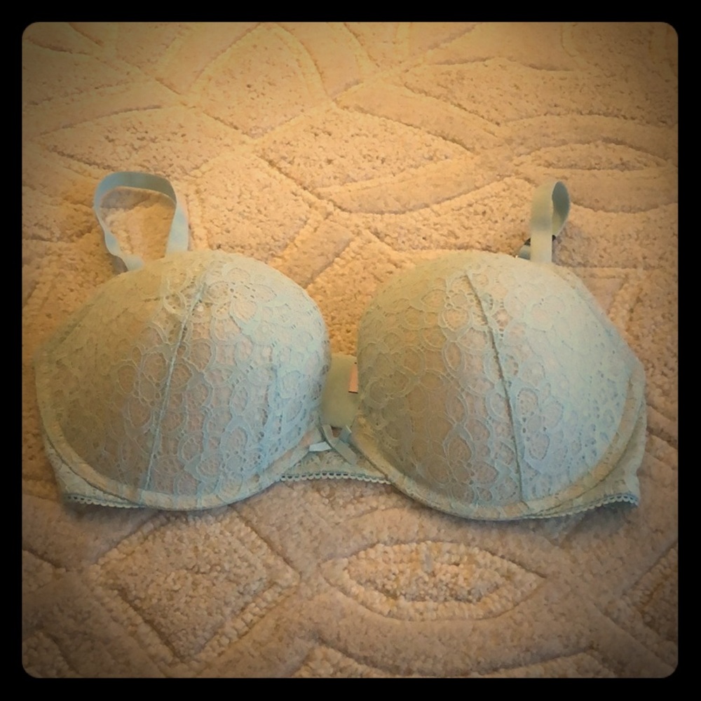 36DD Victoria secrets bra